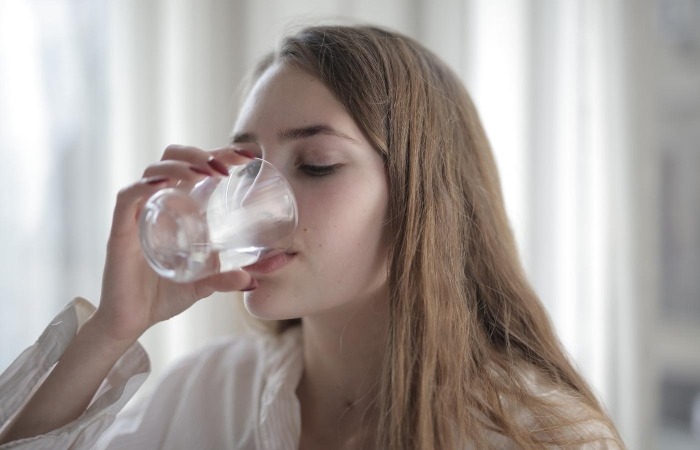 تأثیر نوشیدن آب بر درمان بیماری کرون