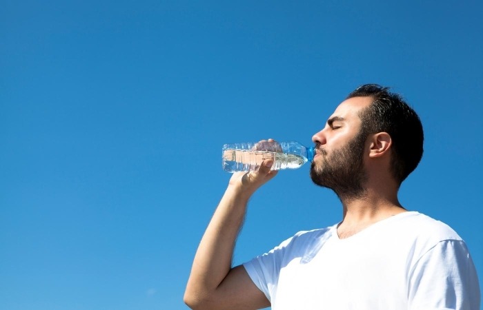 خود مراقبتی با نوشیدن آب به میزان کافی